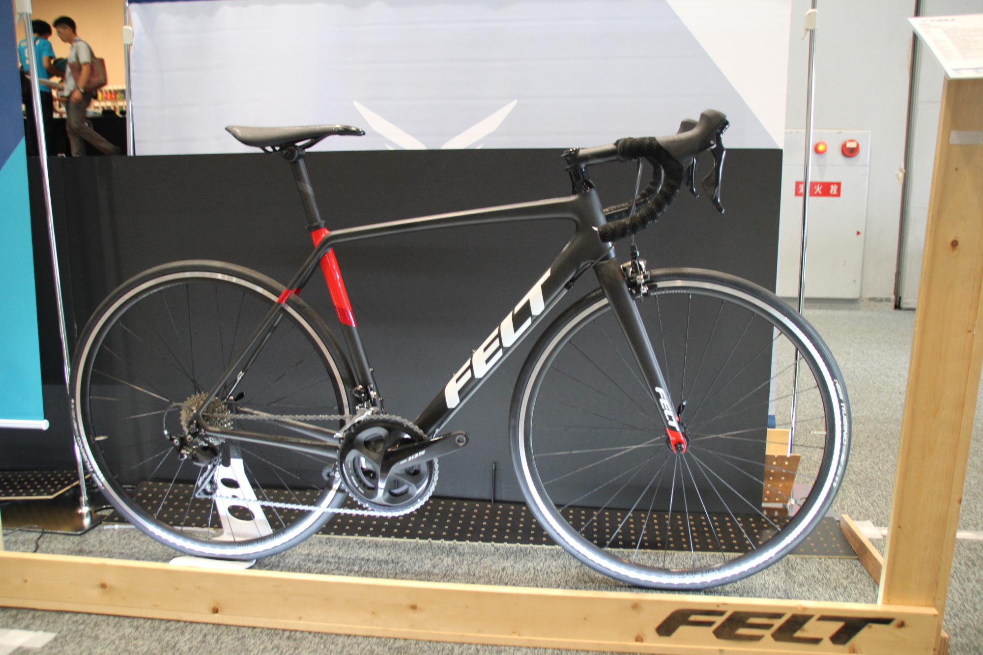 FELT (フェルト) FR5 2020年モデル 超軽量 カーボンフレーム エアロ