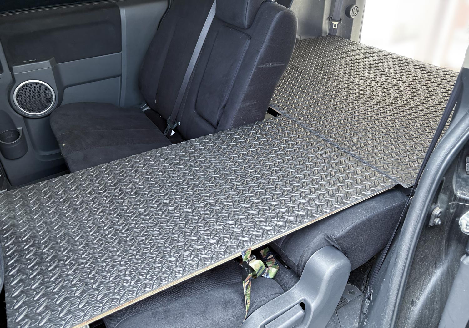 デリカD5荷室棚用DIYキット – 37CAMP