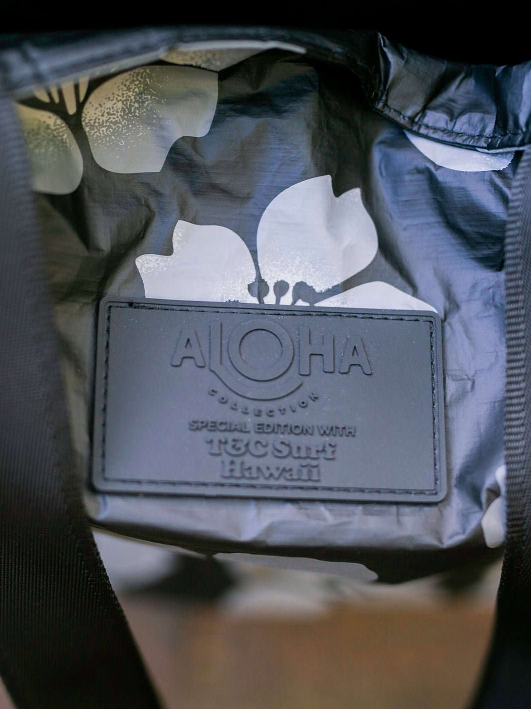 T&C Surf x Aloha Collection Throwback Sakura Day Tripper Bag – T&C