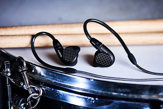 プロに求められる音質・遮音性を実現したイヤモニタイプのイヤホン