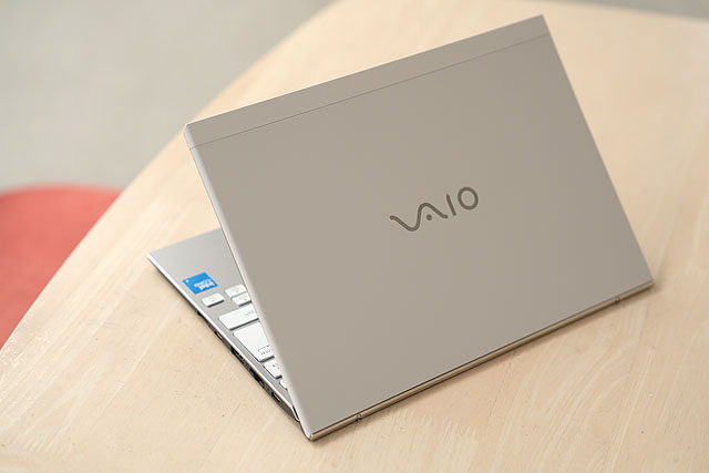 レビュー】最軽量899gの圧倒的モビリティ『VAIO SX12』新型モデル 実機