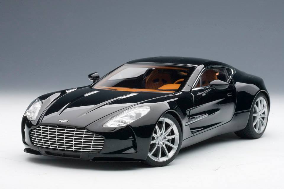 AutoArt – Aston Martin One-77 – Black Pearl (1/18 Scale Model
