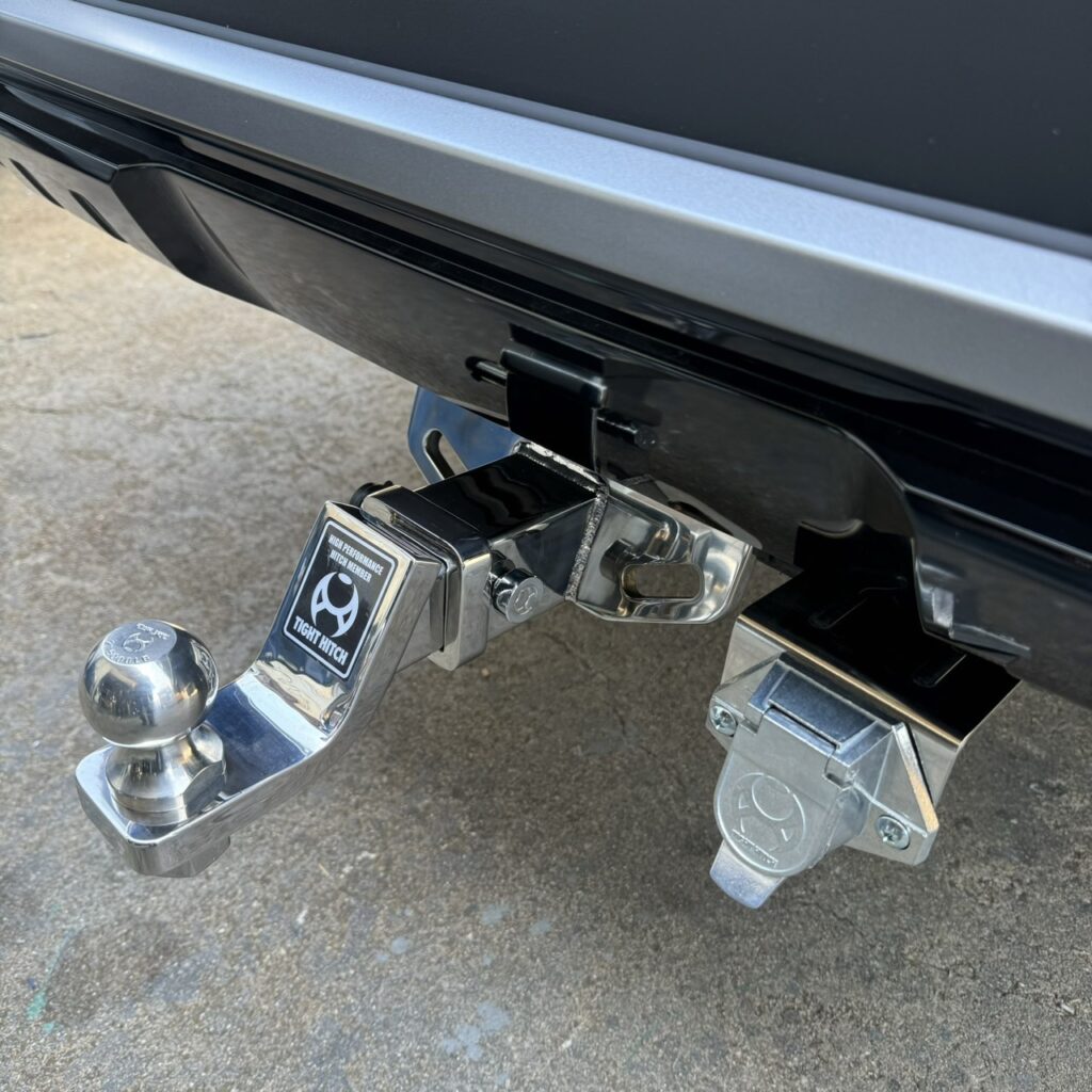 ランドクルーザー250 ヒッチメンバー ステンレスとスチール - タイト