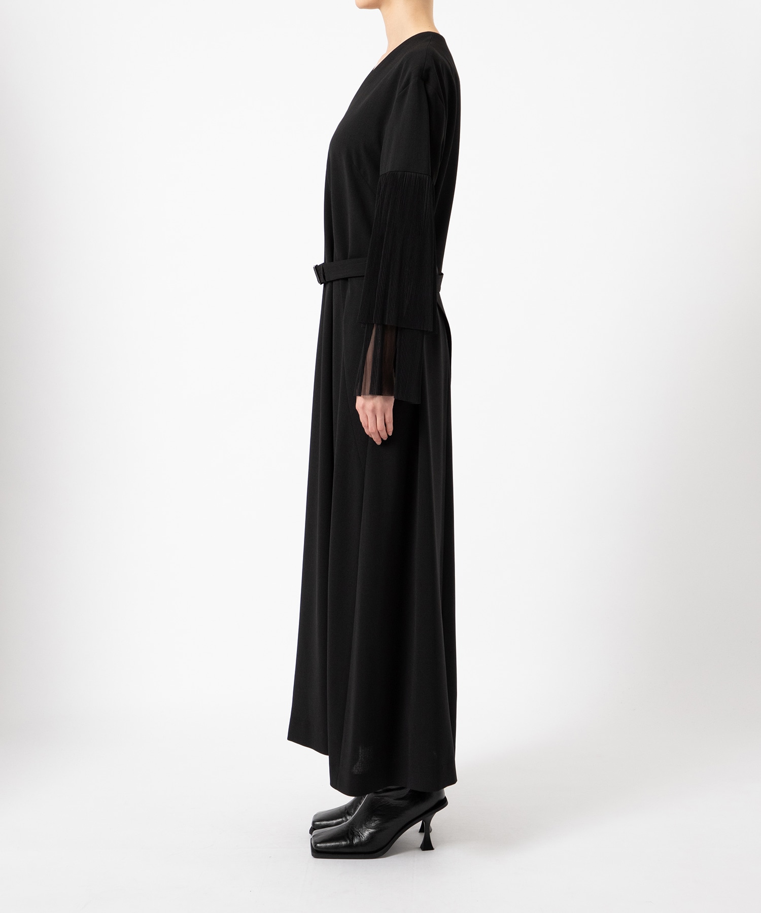 Tiia pleats sleeve dress BK｜AKIRANAKA（アキラナカ）正規取り扱い