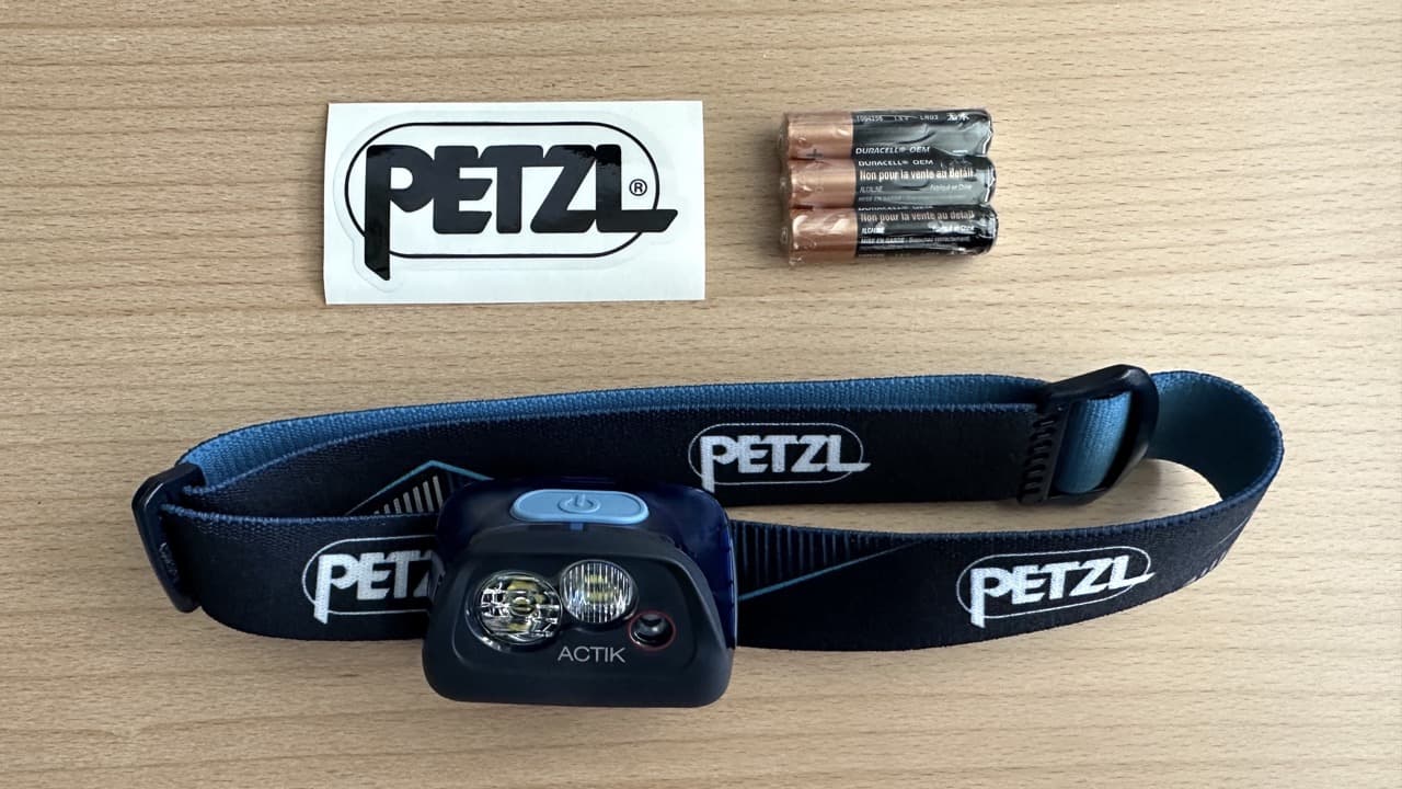 レビュー】ペツル アクティック：350ルーメンの軽量ヘッドライト｜とも