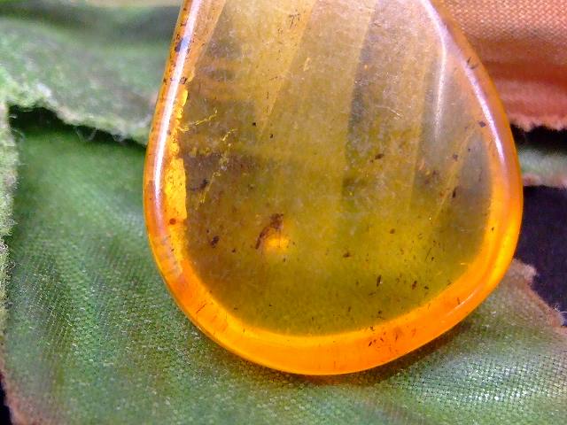 楽天市場】67688 虫入り アンバー 琥珀 30mm×21mm 1個売り ルース 裸石