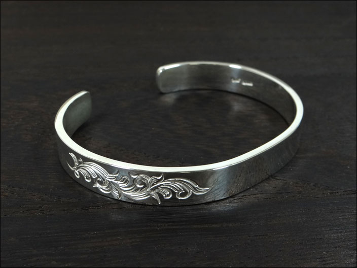 楽天市場】Dear Blossom（ディアブロッサム）平打ち唐草バングル(B-002