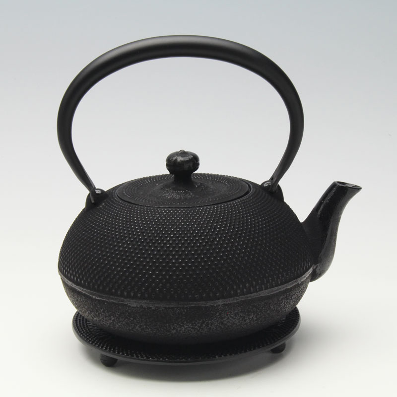 楽天市場】【南部鉄器】鉄瓶 姥口アラレ（瓶敷付/丸アラレ・黒） 1.2L