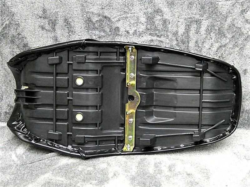 楽天市場】バリオス 2型 黒皮 鋲打ち タックロールシート/ GSX250FX