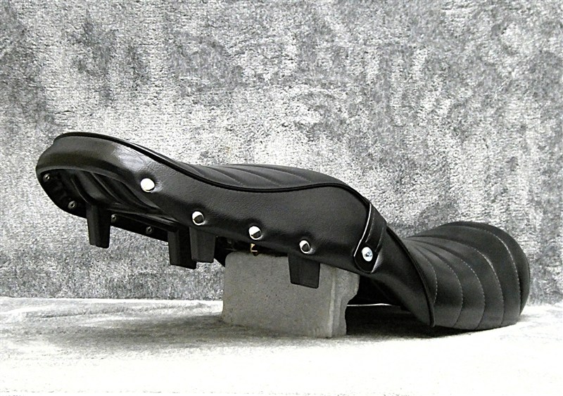 楽天市場】バリオス 2型 黒皮 鋲打ち タックロールシート/ GSX250FX