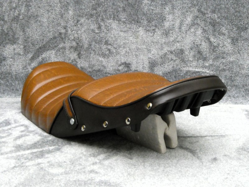 楽天市場】XJR400 前期 茶ツートン 皮 鋲 打ち タックロール