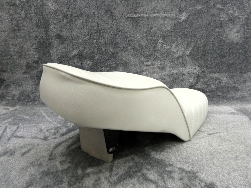 楽天市場】GN125 白皮 タックロールシート : カスタムパーツ DJ