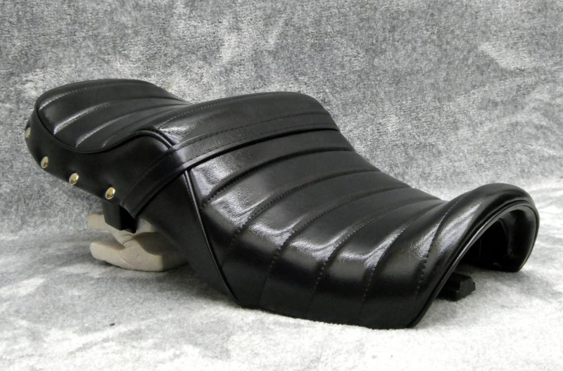 楽天市場】NC31 鋲打ち 黒皮 タックロールシート / CB400SF