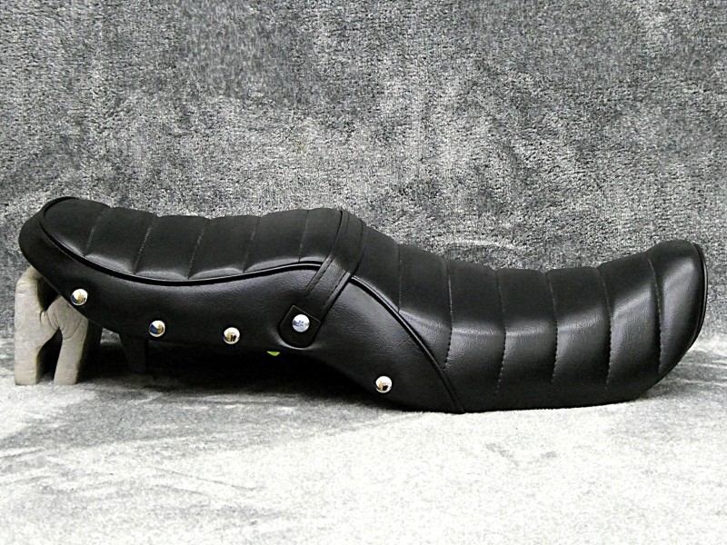 楽天市場】バリオス 1型 タックロール シート 黒皮 鋲打ち : カスタム