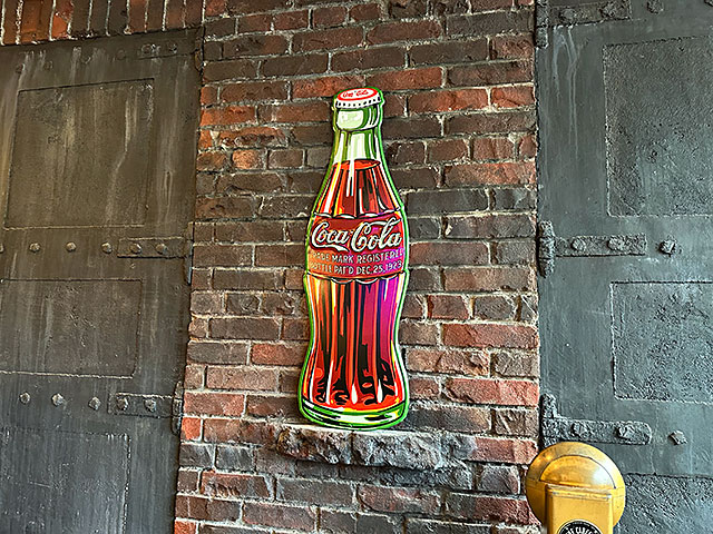 楽天市場】ド迫力！特大サイズ看板 コカ・コーラ コンツアーボトル型