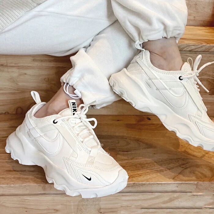 楽天市場】NIKE WMNS TC 7900ナイキ ウィメンズ TC 7900セイルホワイト