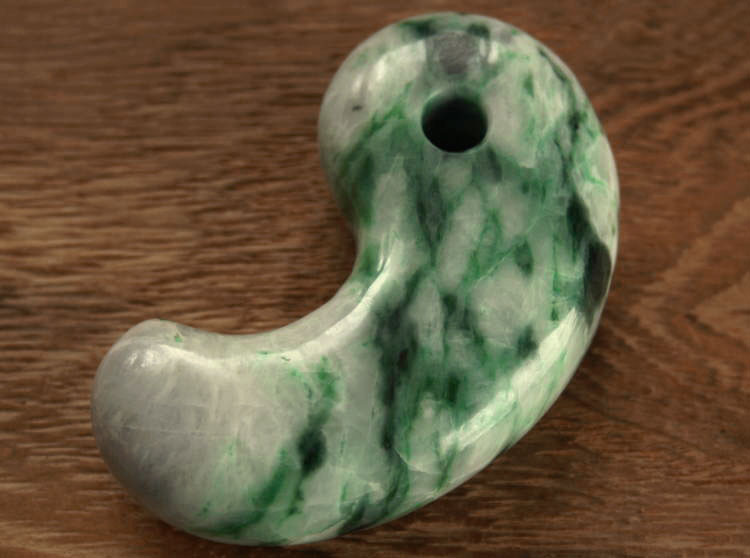 糸魚川翡翠勾玉ぷっくり50g超え