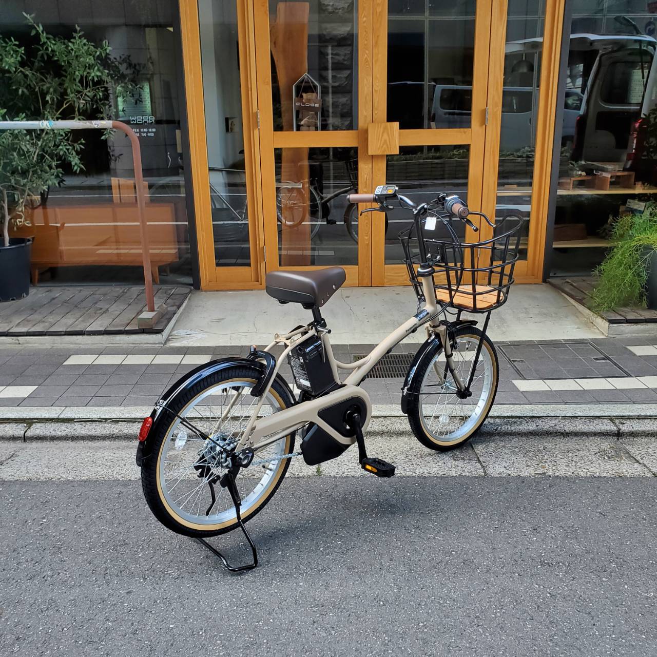 シルバー 電動アシスト自転車 前後バスケット付き 直接渋谷駅 電動
