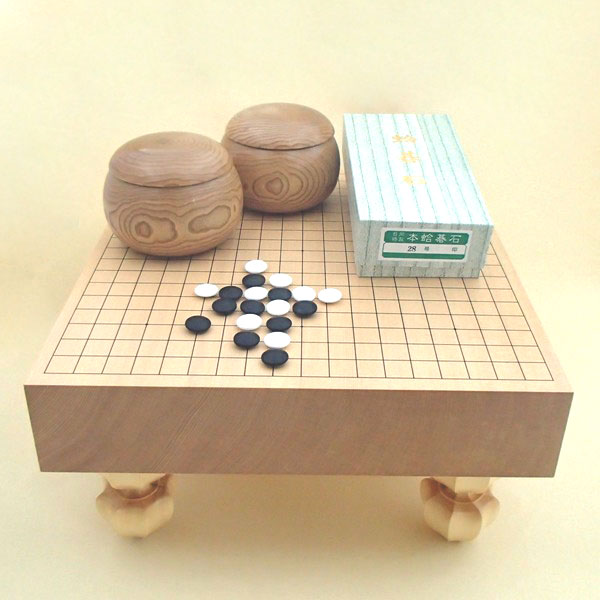 楽天市場】高級囲碁盤セット 新榧（しんかや）3寸足付一枚板碁盤と蛤
