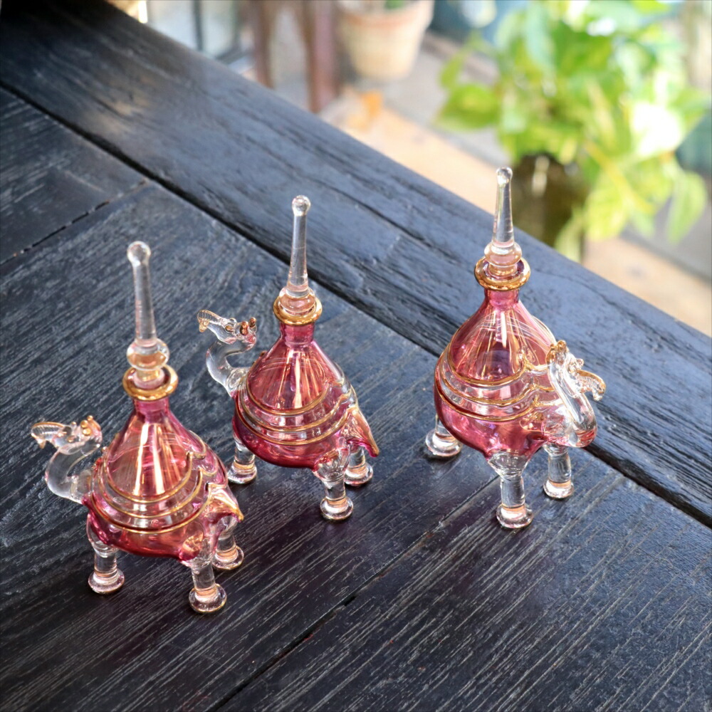 楽天市場】エジプト香水瓶・手吹きガラスの工芸品/ラクダ3頭セット