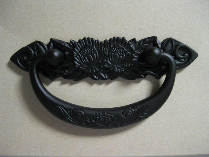 楽天市場】金具 桐箪笥 取っ手 牡丹8号かん・時代色・小・足幅51mm