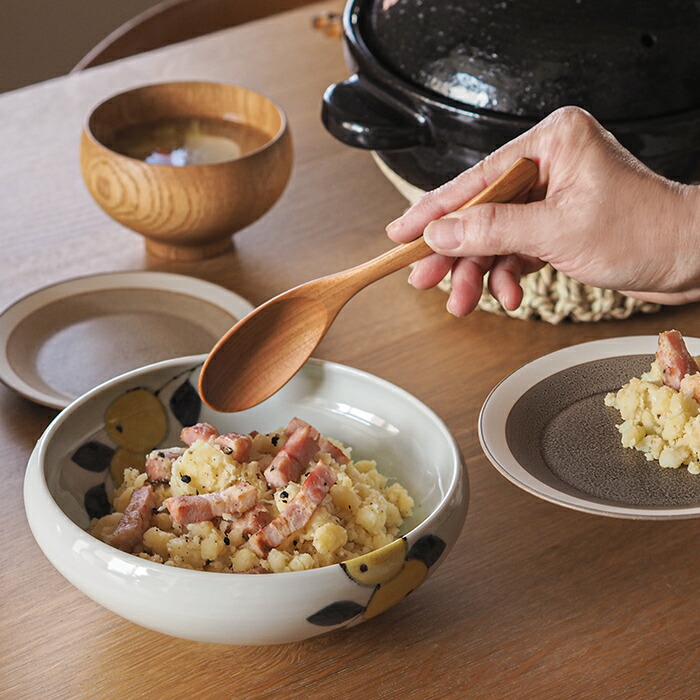 色絵磁器蝶図壺 (未使用 新品同様) 色絵磁器蝶図壺 (未使用 新品同様