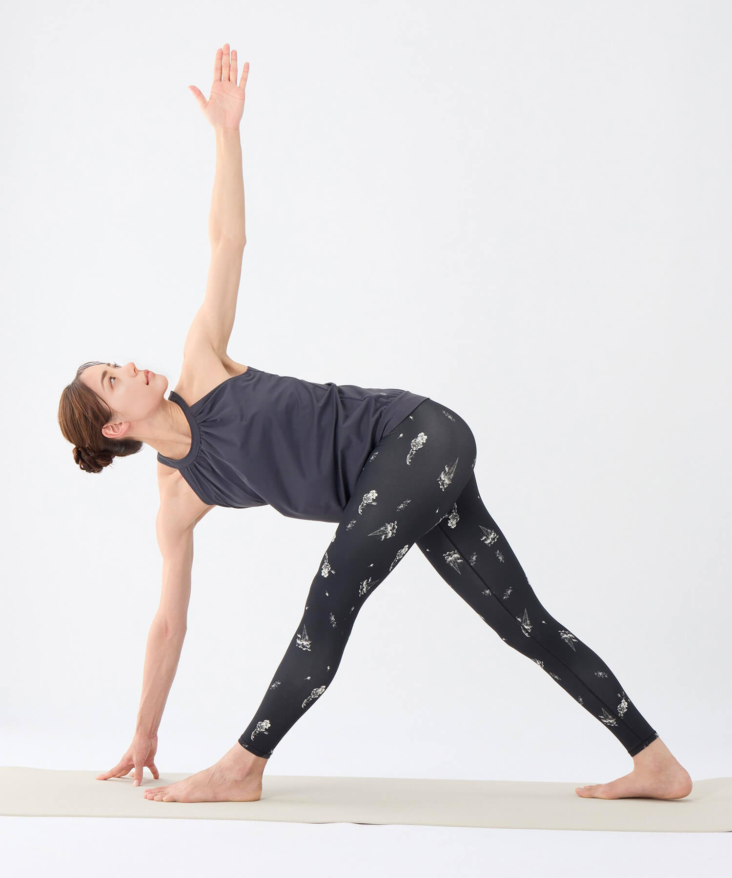 楽天市場】スリア ヨガウェア トップス タンクトップ suria カップ付き