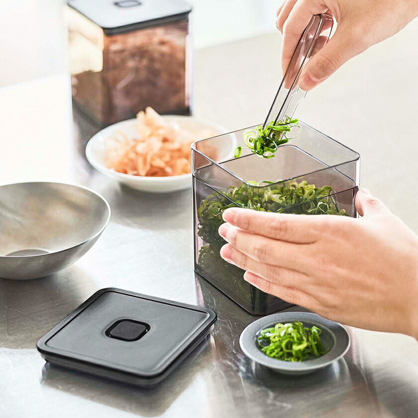 楽天市場】［ トング付き バルブ付き密閉保存容器 タワー ］山崎実業