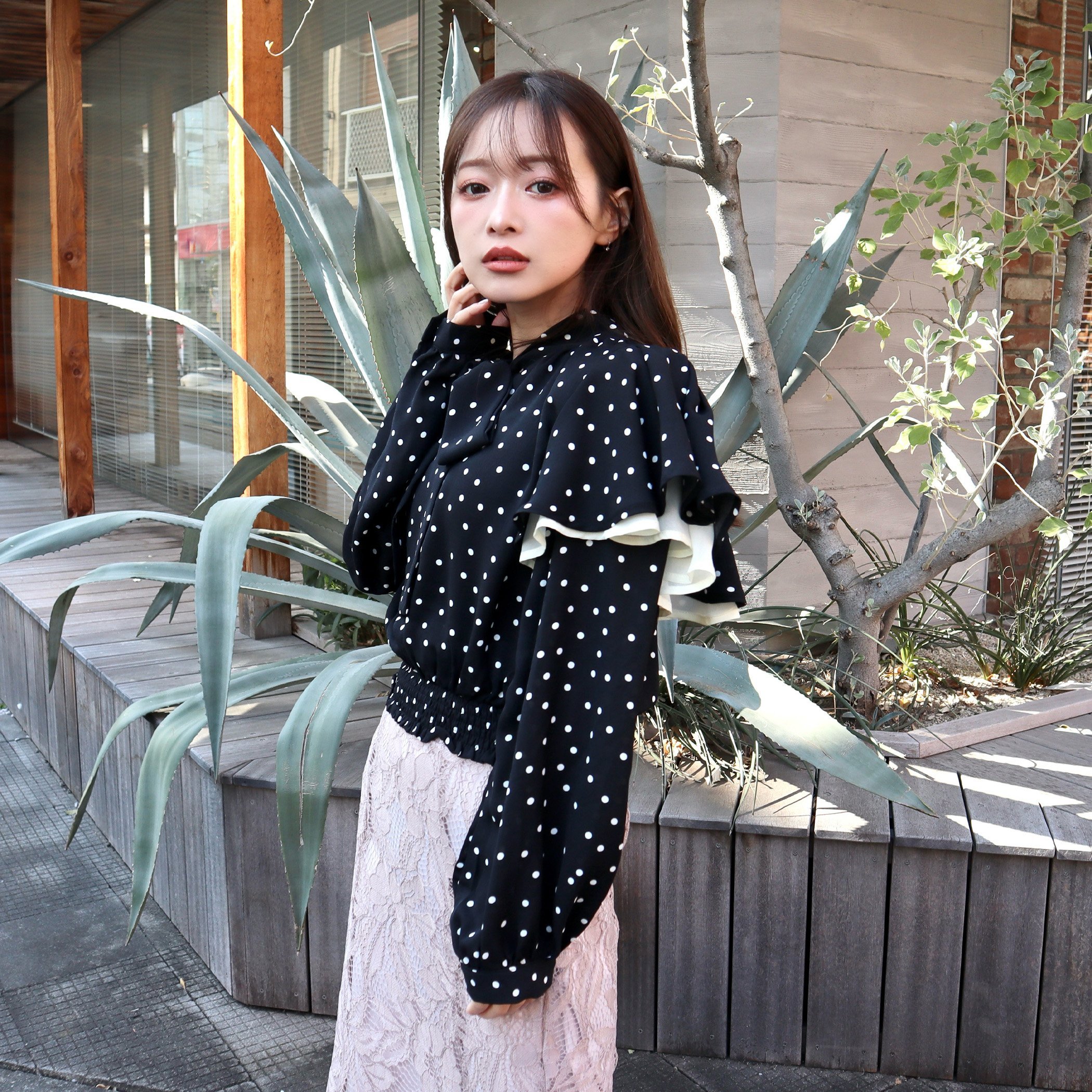 CECIL McBEE｜ドット柄棒タイ2枚フリルブラウス | Rakuten Fashion