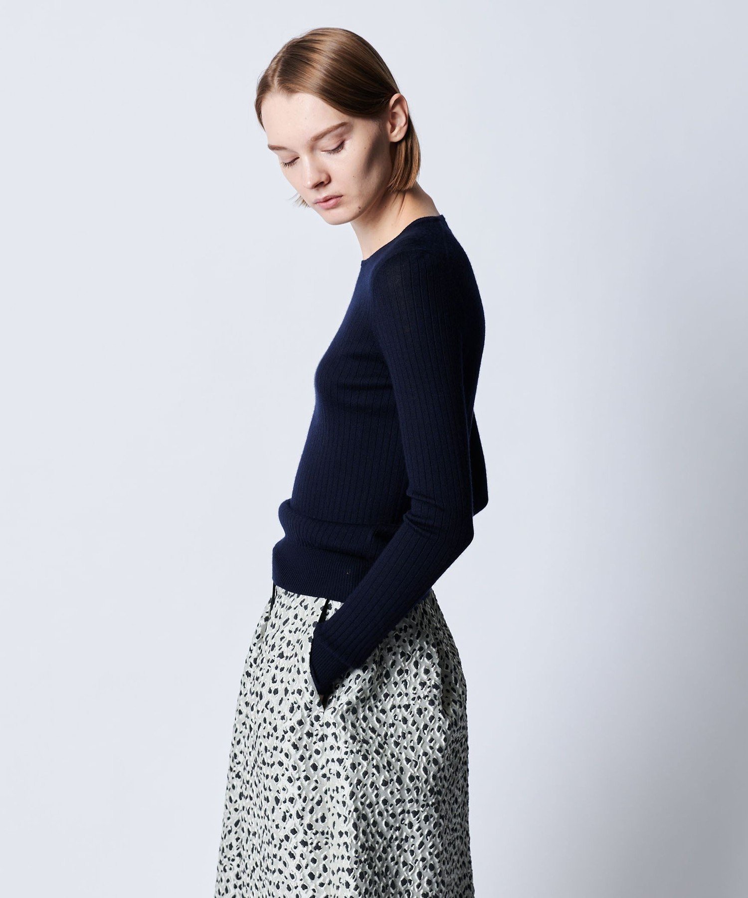 Drawer｜18G カシミヤシルクリブクルーネックニット | Rakuten Fashion