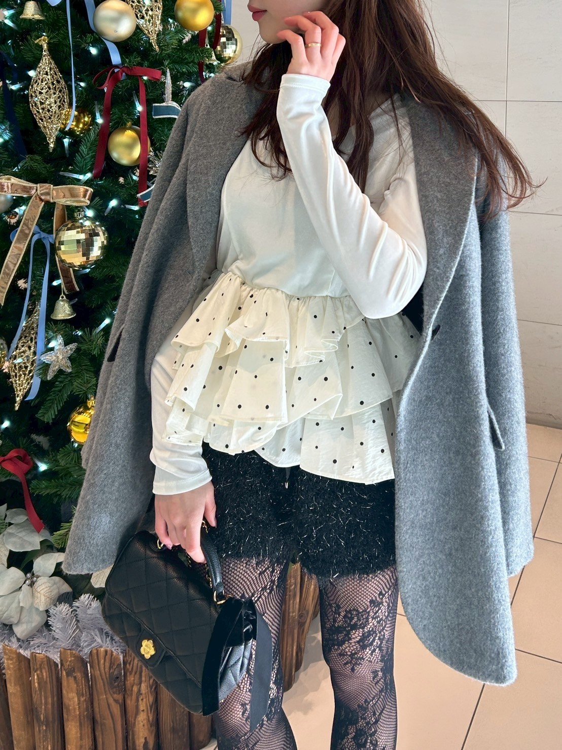 LILY BROWN｜ベロアペプラムフリルトップス | Rakuten Fashion(楽天