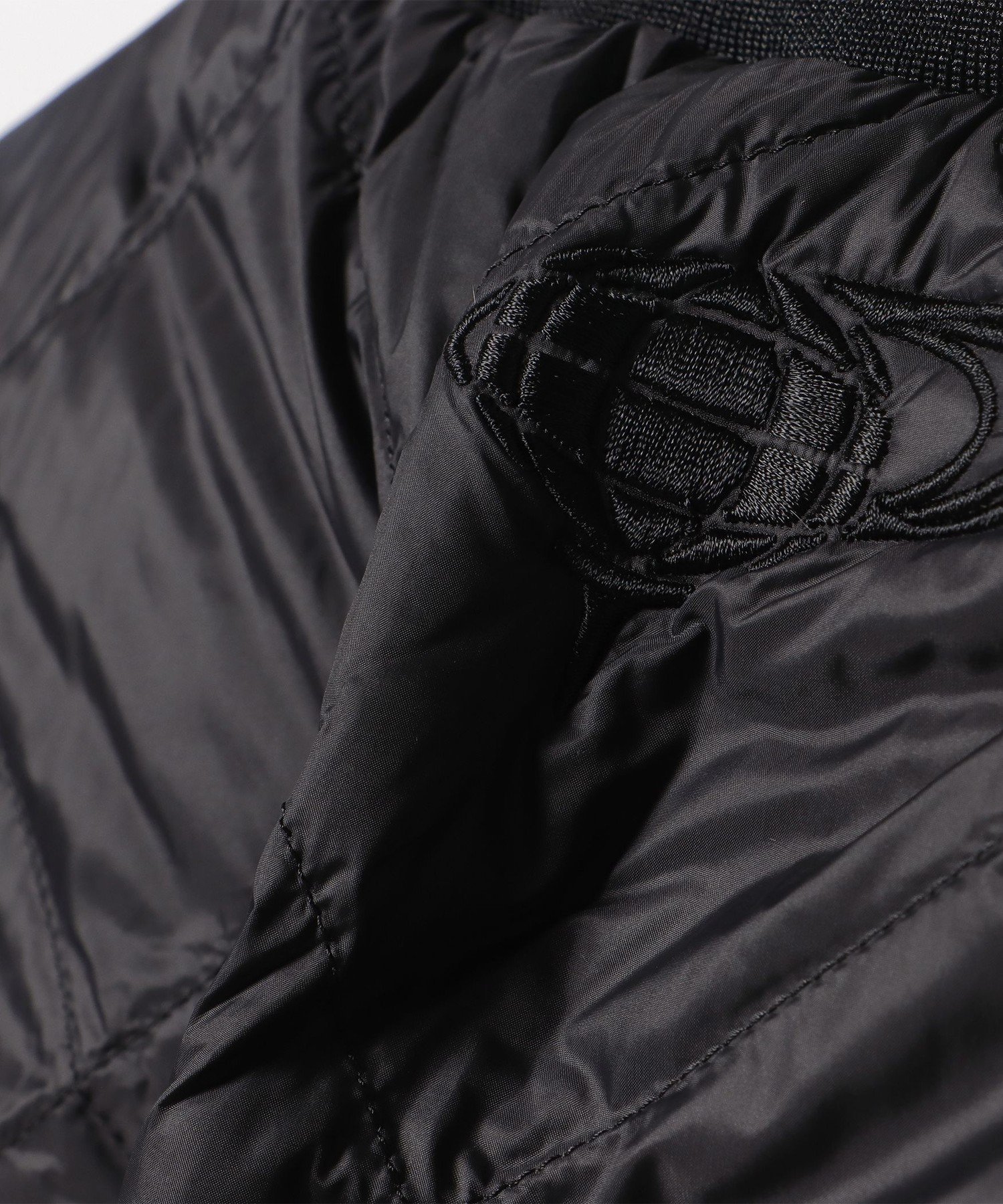 BEAMS GOLF｜【別注】TAION / リバーシブル ダウン プルオーバー