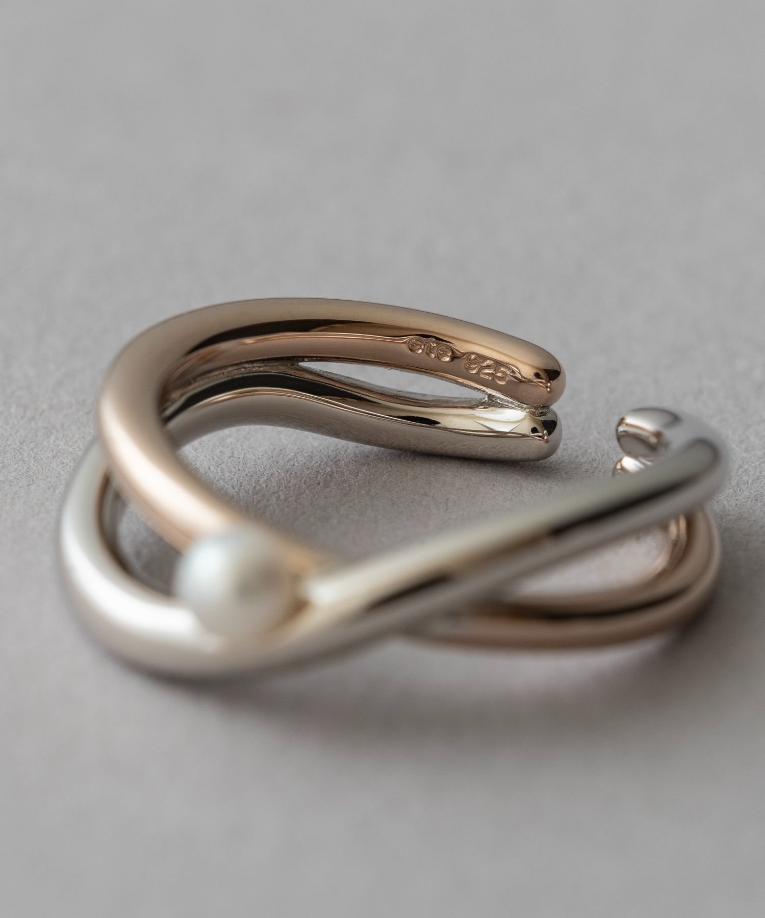 ete｜[ONLINE Limited] パール バイカラー リングカフ | Rakuten