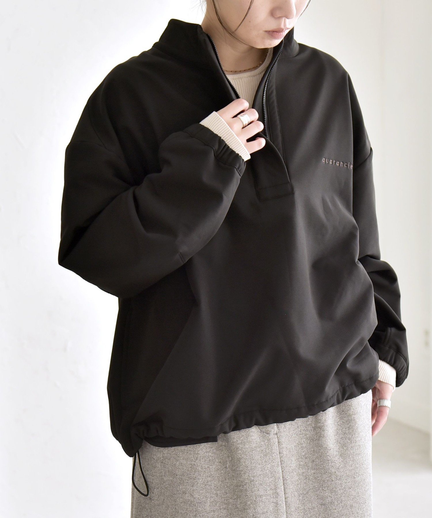 ラウドマウス 黒×マルチ花柄 ハーフジップ 刺繍ロゴ アノラック 寅壱 2025年秋冬新商品 アノラック 5954-519 ストレッチ 抗ピリング 軽