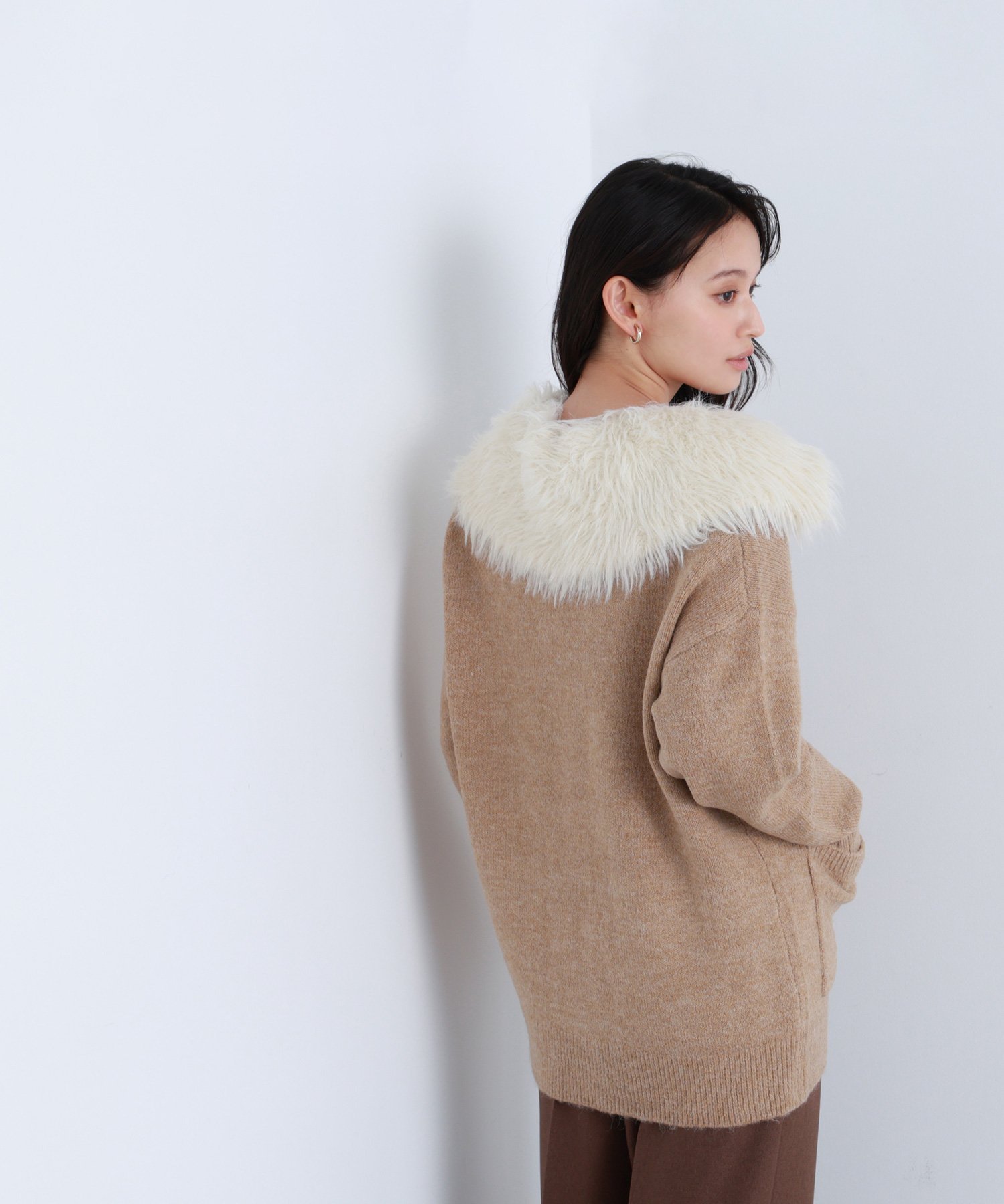 NATURAL BEAUTY BASIC｜フェイクファー付ボクシーカーディガン