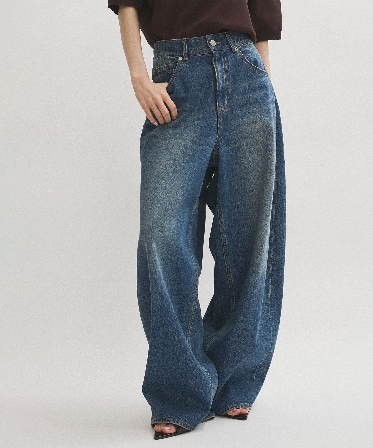 ADAM ET ROPE'｜【サステナブル】バックタックワイドデニム | Rakuten