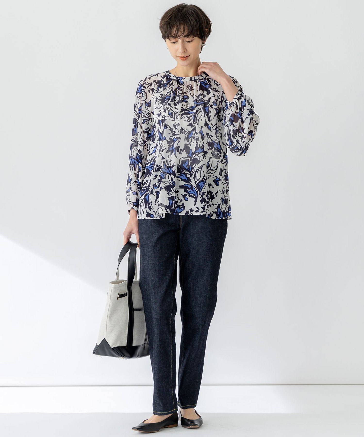 23区｜【洗える】ニュアンスフラワー プリント ブラウス | Rakuten