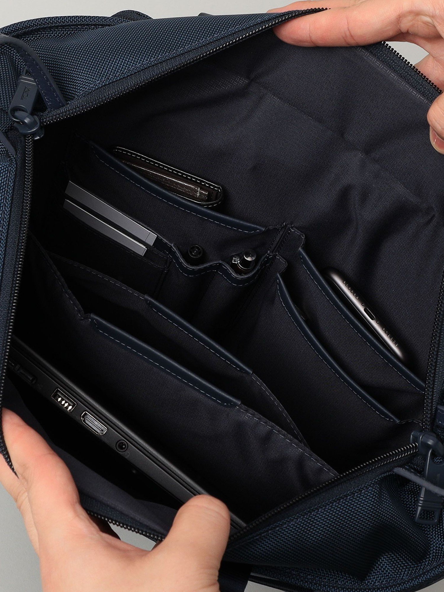 SHIPS｜【SHIPS別注】TUMI: 完全別注モデル エクスパンダブル スクエア