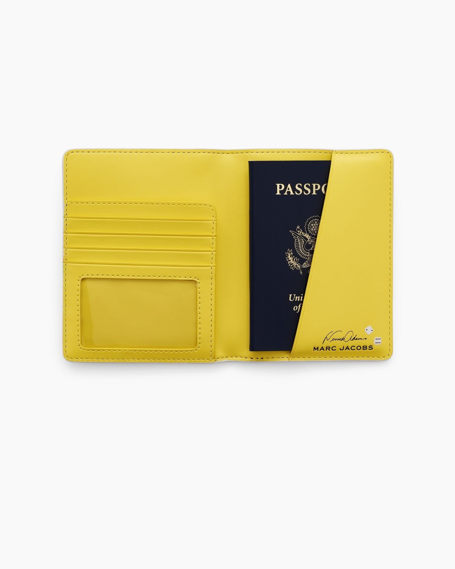MARC JACOBS(マーク ジェイコブス)｜【公式】THE PASSPORT CASE
