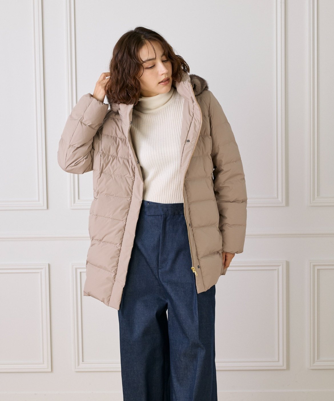 INED｜《大きいサイズ》ミドル丈 フェイクファーフードミドルダウン