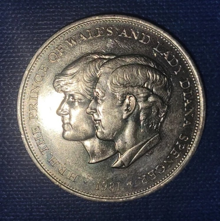 楽天市場】1981年 プリンス・オブ・ウェールズとダイアナ妃 スペンサー