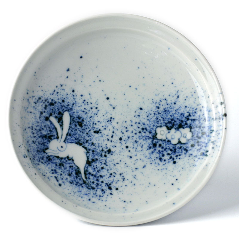 吹墨　うさぎと三日月　古美術 楽天市場】 《素材》 > 染付 > 吹墨 > 【月兎】染付吹墨5~7.5寸皿 : 和