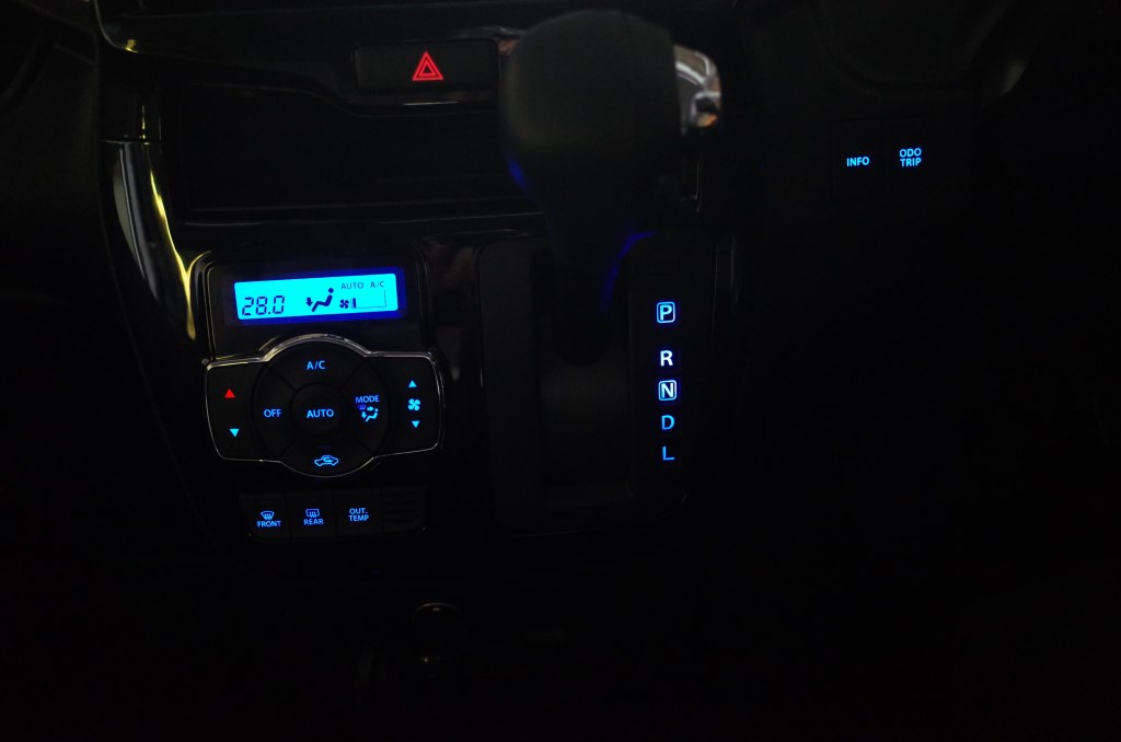 ソリオのエアコンパネル他スイッチ類のLED打ち換え | トレードゲート