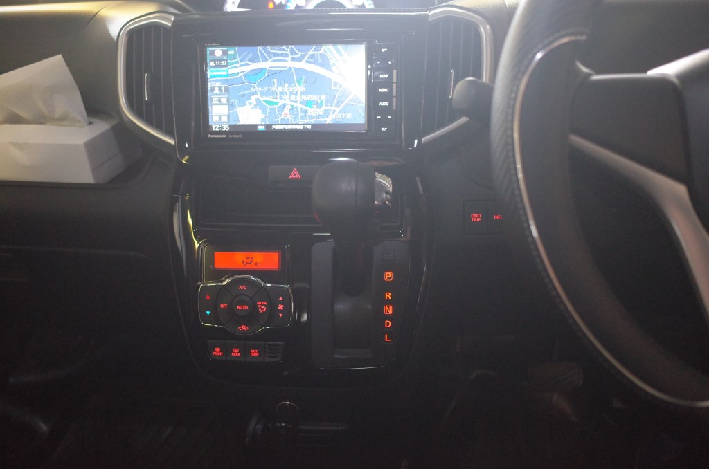 ソリオのエアコンパネル他スイッチ類のLED打ち換え | トレードゲート