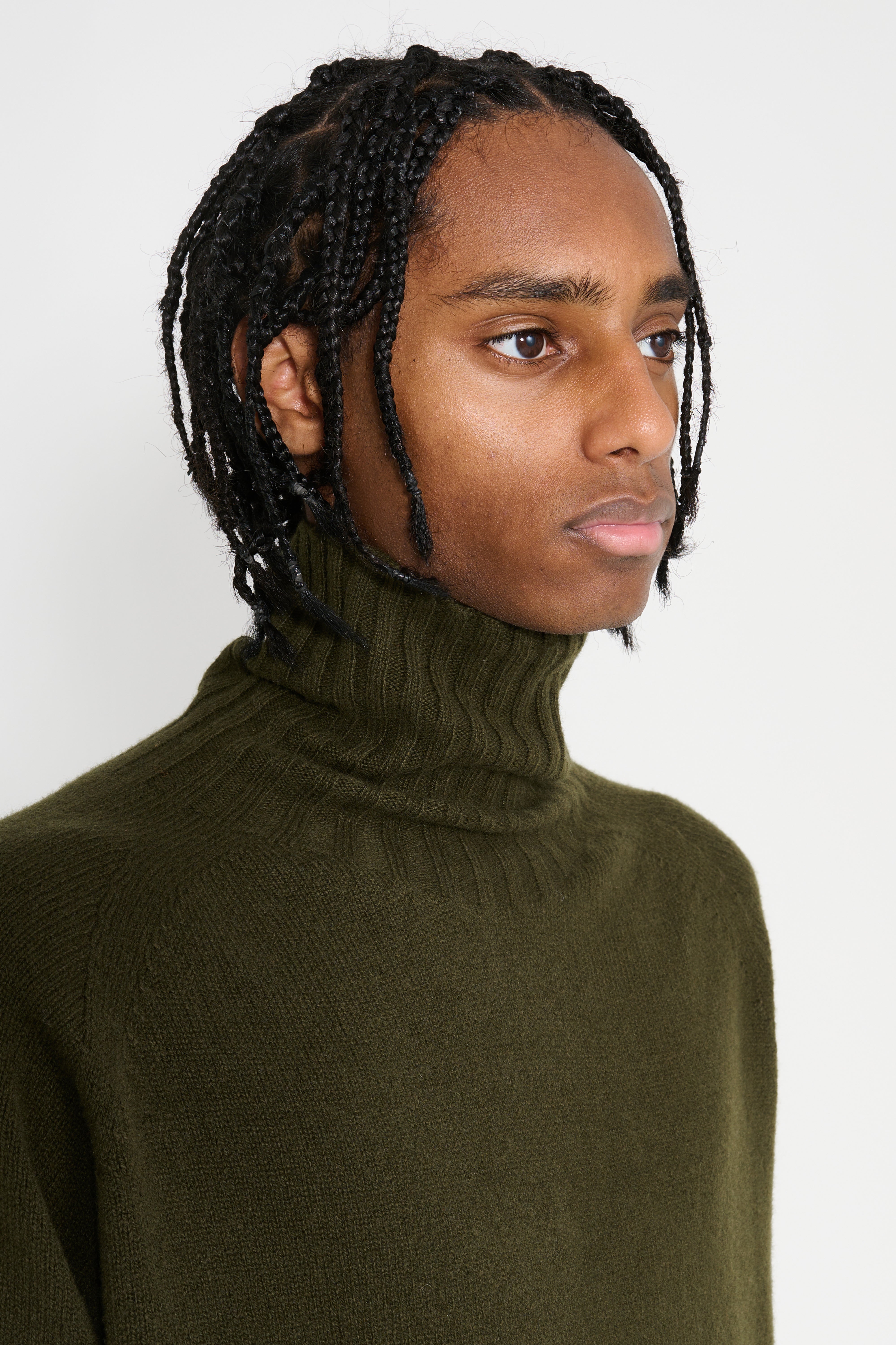 Margaret Howell Wide Roll Neck Cashmere Kelp – Très Bien