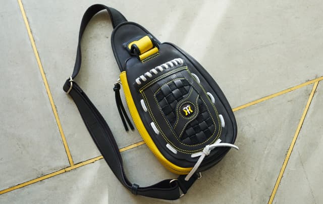 阪神タイガースコラボ グローブボディバッグ｜GLB102HT｜革・レザー