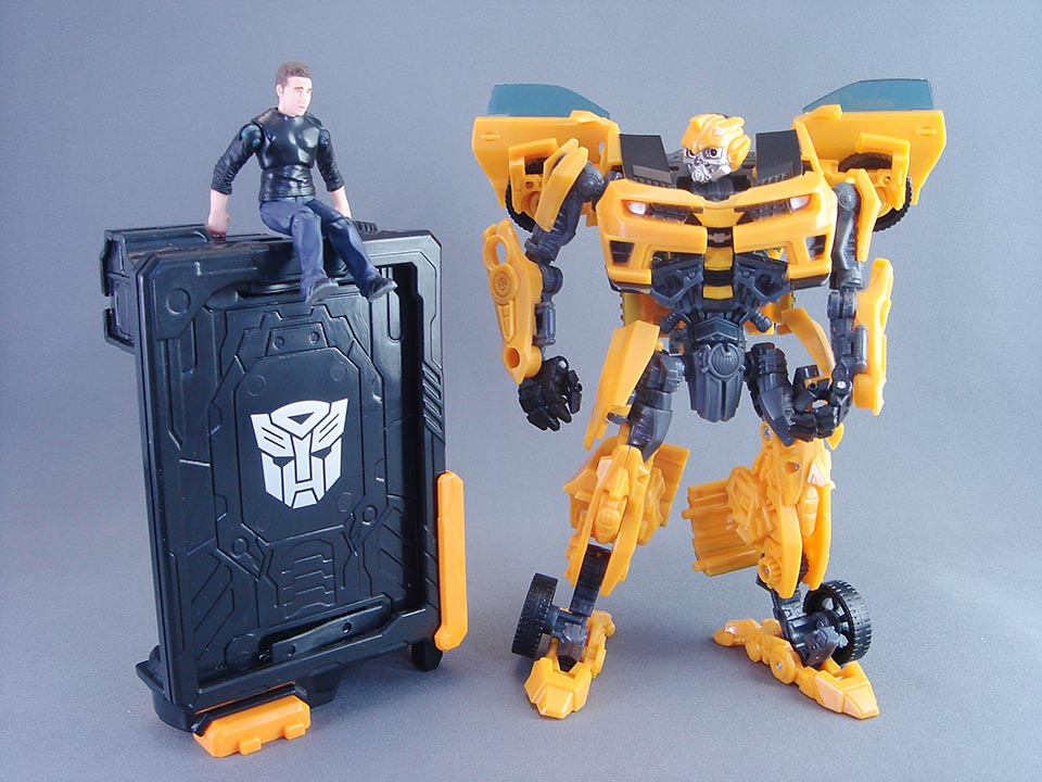 レビュー：TFダークサイドムーン バンブルビー＆メックテックホルダー