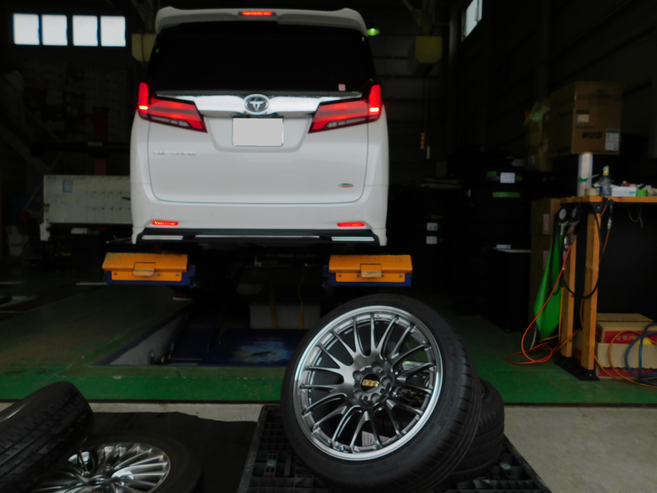 30アルファード後期にBBS RS-N 20インチ装着 前編：四日市店 | U