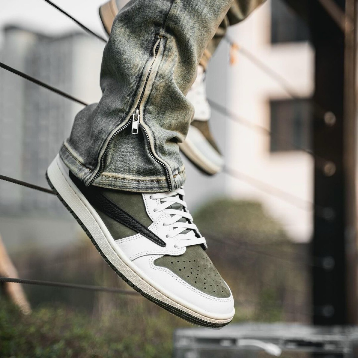 Travis Scott × Nike Air Jordan 1 Low OG SP “Reverse Olive”が国内9