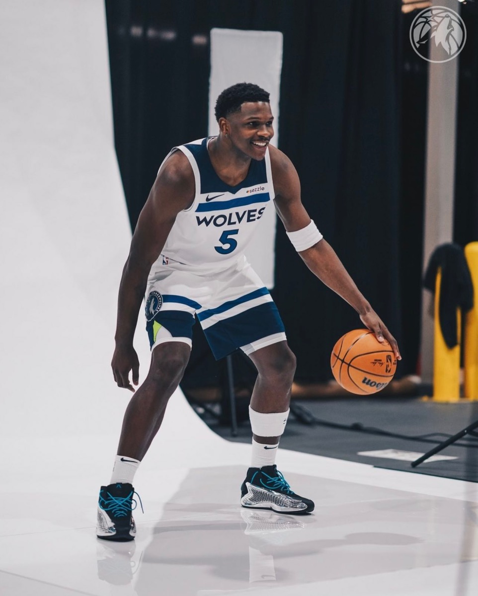 adidas Anthony Edwards 1 “Silver Metallic”が国内3月1日より発売